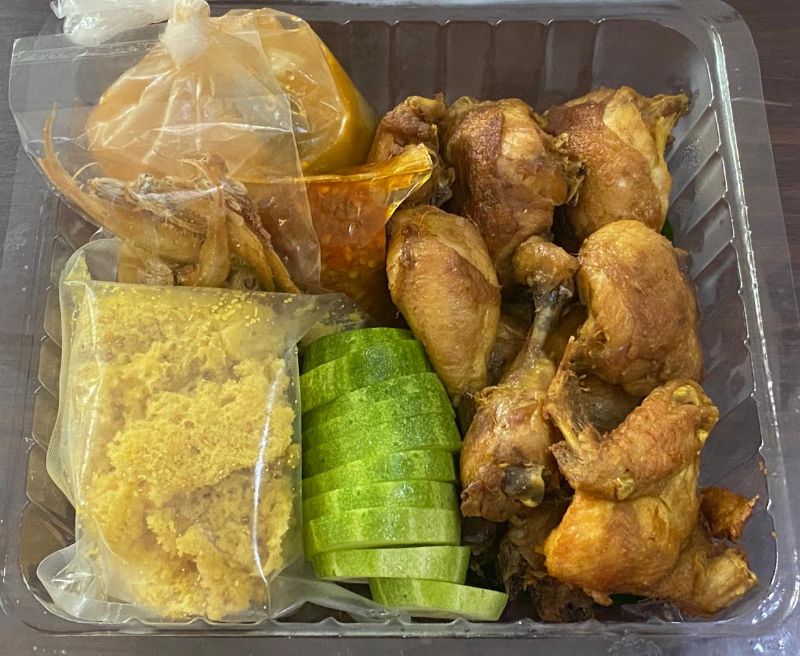 Paket Ayam Kremes + Lalapan/ Sayur Asem + Sambal